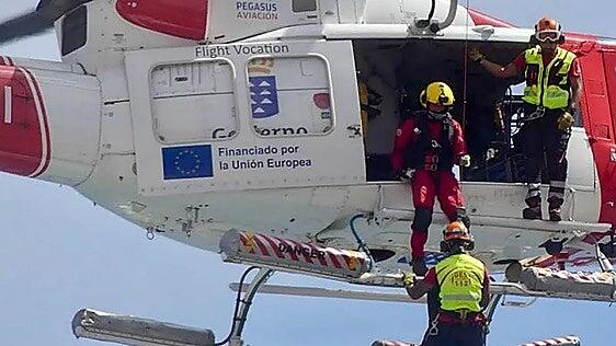 Buscan por aire y mar al hombre desaparecido tras subir la marea en el barranco de Ugán, en Fuerteventura