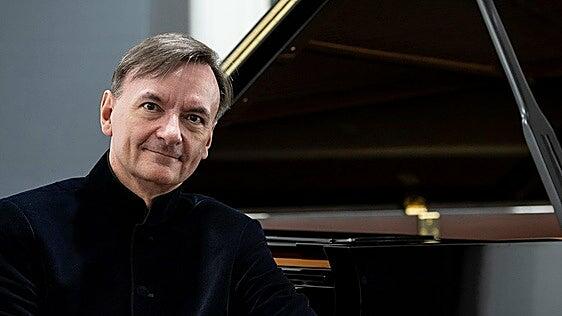 Sir Stephen Hough toca este viernes en el Pérez Galdós