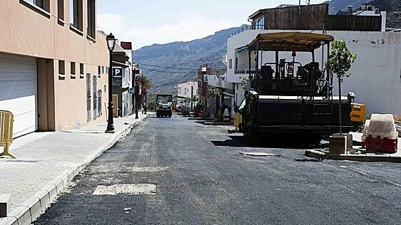 Mogán mejora el casco con 550.000 euros en asfalto, ampliación de aceras y plantación de árboles