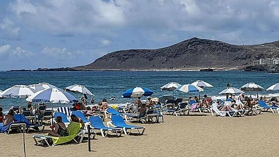 La Aemet enciende los avisos en Canarias por el primer golpe de calor en tres islas
