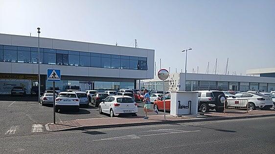 Rotonda y aceras aliviarán el tráfico en el muelle deportivo de Arrecife