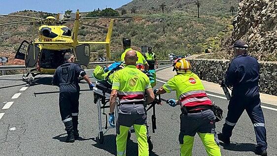 Un hombre resulta herido de gravedad tras sufrir una caída con su moto en Fataga