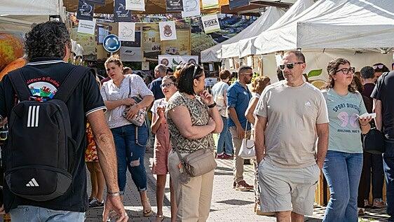 Valleseco reúne a miles de personas en la IV Feria Regional de la Sidra
