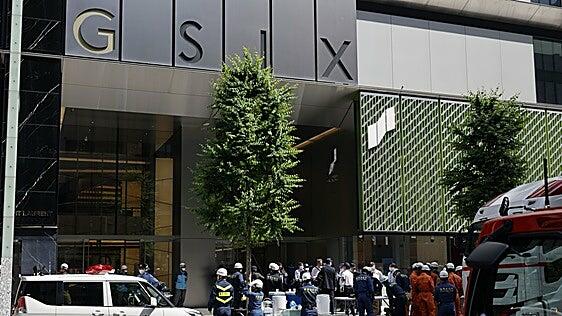 Caos en un centro comercial de Tokio tras un ataque con una sustancia desconocida