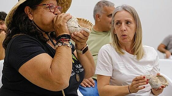 El toque de bucio vuelve a resonar en El Cotillo