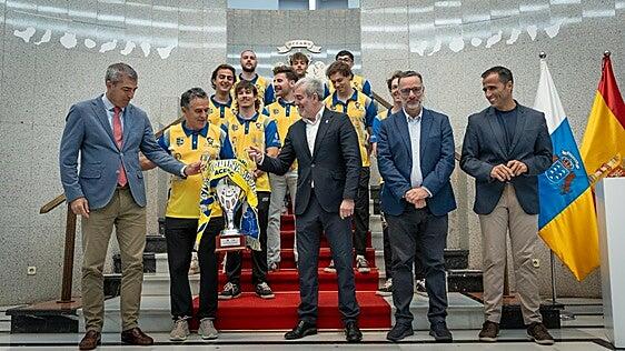 Canarias rinde honores al Molina Sport, hexacampeón de la Liga Élite de hockey línea