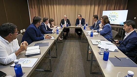 1ºCAN y CC evidencian su «sintonía» para concurrir unidos a las elecciones generales