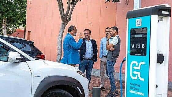 Mercacentro de Vecindario estrena el tercer punto de recarga para vehículos eléctricos del municipio