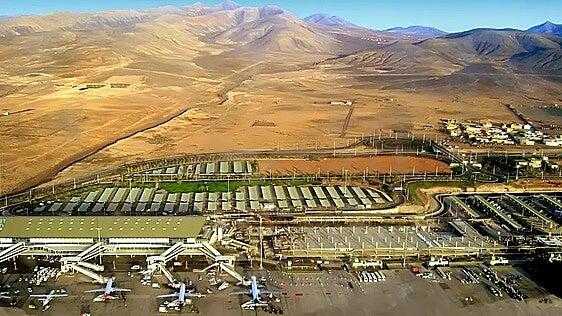 Todos de acuerdo: el parking del aeropuerto de Fuerteventura debe costar un 75% menos
