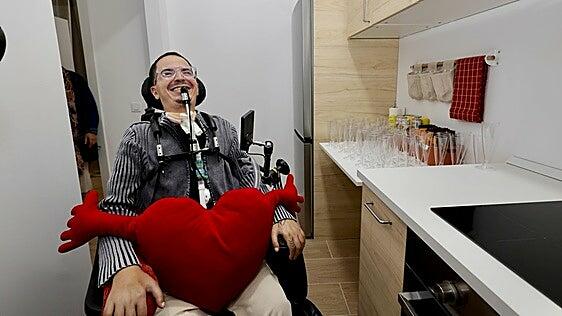 Miguel Planas ya está en casa tras seis años viviendo en el hospital Insular: «Ha sido un camino largo y difícil»