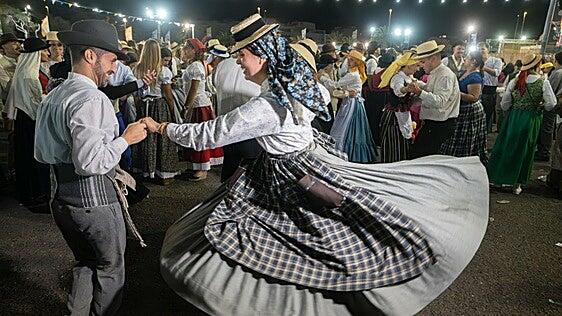 Cerca de 9.000 personas vibran en el Gran Baile de Taifas