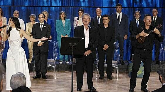 El himno canario, ya con las «ocho peñas», se estrena con la voz de Braulio
