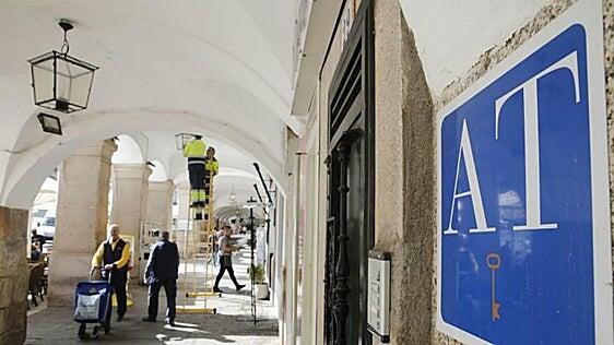 Las pernoctaciones extrahoteleras caen en abril pese al impulso de la Semana Santa