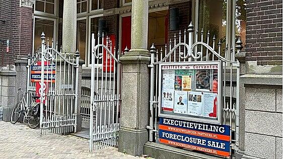 El Gobierno batalla para paralizar el embargo del Instituto Cervantes en Utrecht por los laudos de las renovables