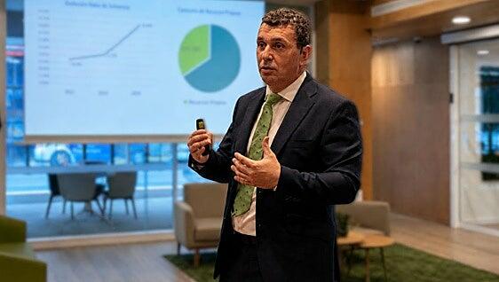 Cajasiete a contracorriente: crece en empleo y apuesta por el trato directo con sus clientes