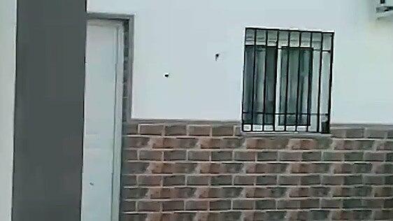 Crónica del tiroteo contra una casa de Málaga: «Me dijo que me iba a meter en una caja de pino»