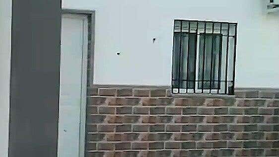 Crónica del tiroteo contra una casa de Málaga: «Me dijo que me iba a meter en una caja de pino»
