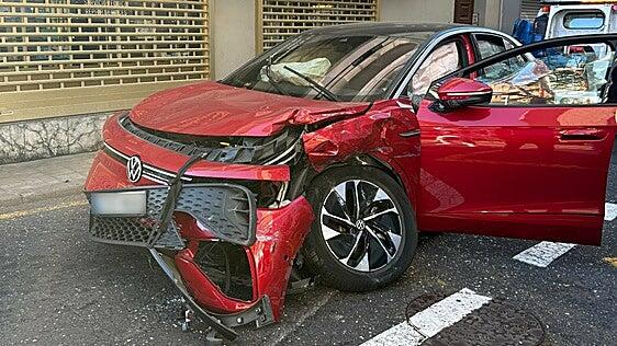 Dos heridos leves tras una colisión entre un coche y el tranvía en Santa Cruz de Tenerife