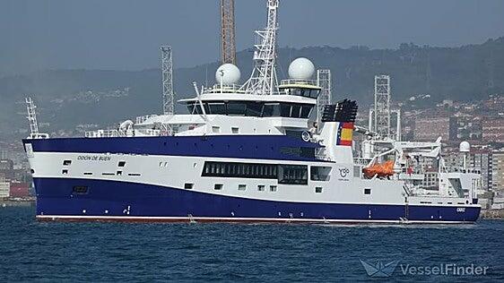 Canarias despide al gigante de la flota española