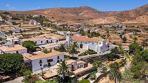 Los conjuntos históricos de Canarias se dan cita en Betancuria bajo el reto de la presión turística