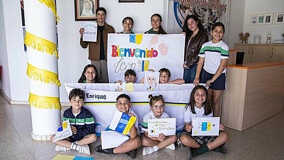 Un mural, dibujos y más de 300 corazones esperan al papa en el colegio Enrique de Ossó