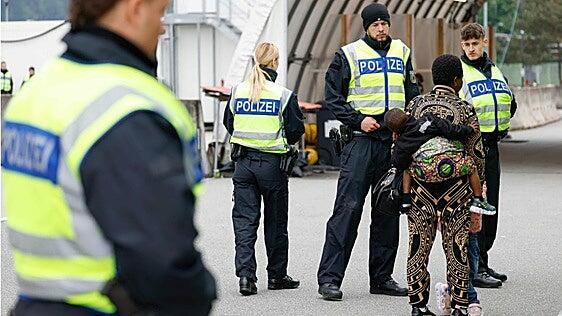 Alemania planta cara a Bruselas y mantendrá los controles fronterizos
