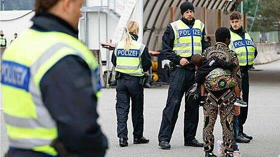 Alemania planta cara a Bruselas y mantendrá los controles fronterizos