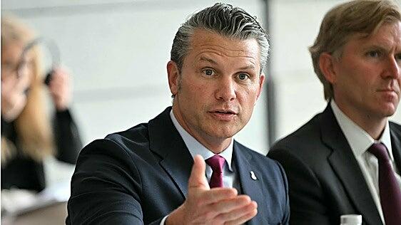Hegseth compara el desembarco de Normandía con la «invasión de inmigrantes en Europa»
