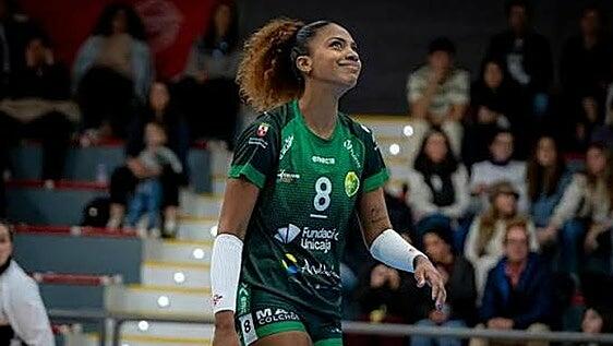 Magui Frías llega al CV Emalsa tras proclamarse campeona de liga y copa