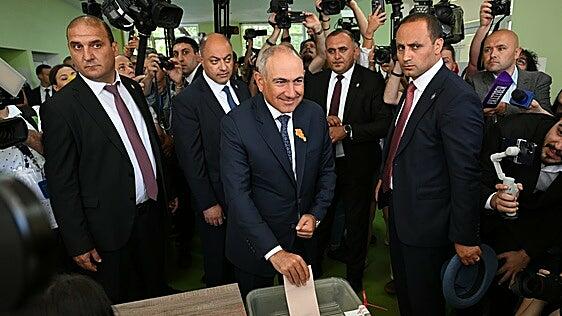 Armenia vota por un acercamiento a Europa y Rusia critica las injerencias de la UE