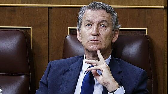Feijóo aparca la moción de censura a la espera del vía crucis judicial de Sánchez