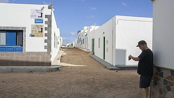 Teguise da continuidad al plan de aseo de fosas sépticas en La Graciosa