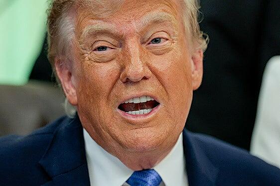 Trump detiene los bombardeos de Irán tras el anuncio de un acuerdo que Teherán niega