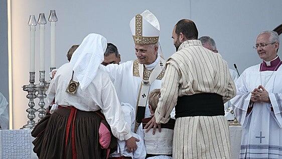 La misa del papa León XIV reúne a miles de fieles en el Estadio de Gran Canaria