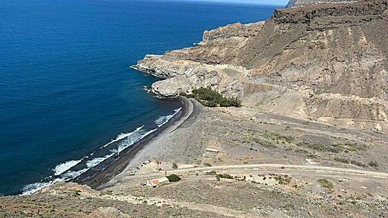 Costas abre expediente sancionador por las obras en la playa de Veneguera