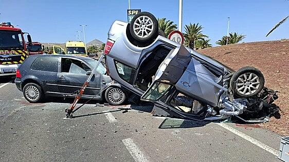 Aparatoso accidente de tráfico en Lanzarote entre tres vehículos y con cinco personas afectadas