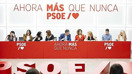 La dirección del PSOE confía en que Zapatero «entre a todo» ante el juez y no prorrogue el vacío de explicaciones