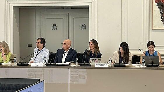 Canarias arranca al Estado el compromiso de pagar los fondos pendientes de la gratuidad del transporte público