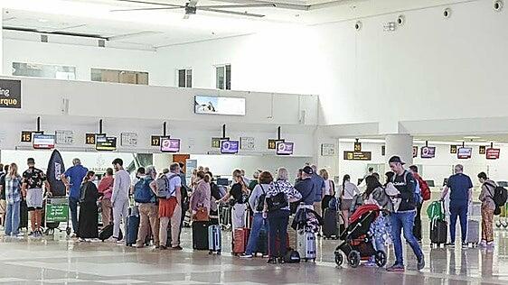 El aeropuerto mantiene aún la décima plaza estatal en viajeros