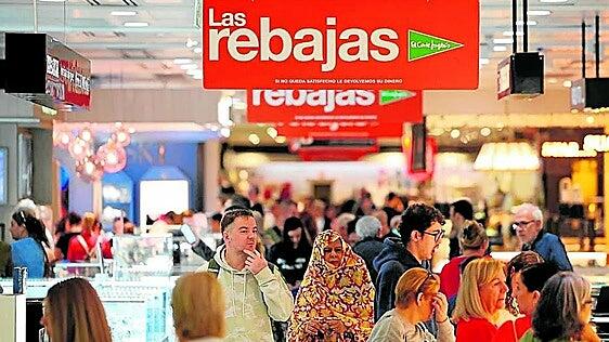 Cuándo empiezan las rebajas de verano en Canarias este 2026 en Zara, El Corte Inglés, Lefties, Mango, Stradivarius, Parfois