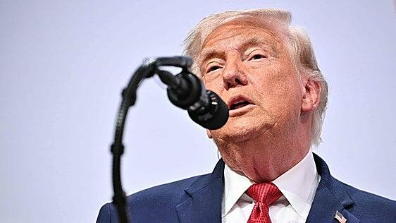 Trump firma en París el pacto con Irán para evitar una «catástrofe económica» mundial