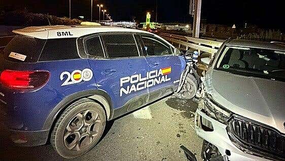 Escaparon a 170 km/h de la Policía Local en Santa Catalina y acabaron embistiendo a un coche de la Policía Nacional en Telde