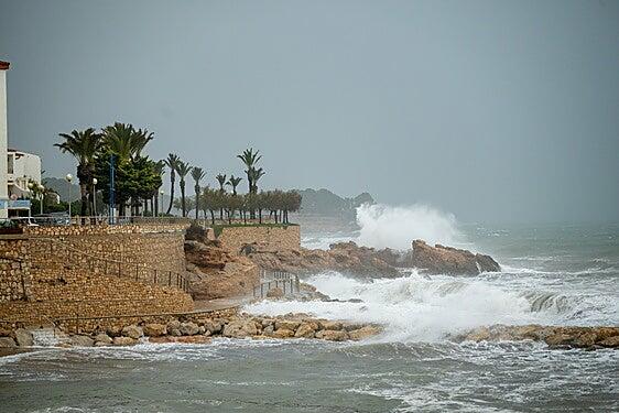 Un menor muerto y dos críticos tras no poder salir del agua en una playa de Tarragona