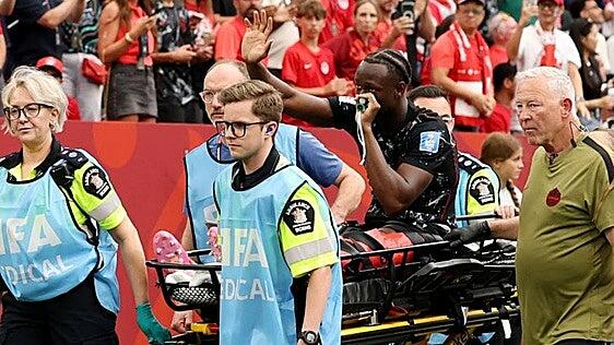 La grave entrada a Koné encoge el corazón a Canadá: «Se escuchó el crujido del hueso...»