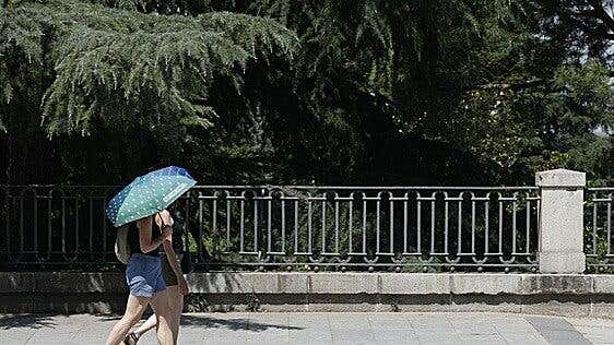 La primera ola de calor del año arranca este fin de semana y amenaza con alcanzar los 42 grados