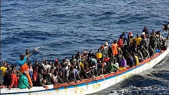 Alertan de una neumática con 55 personas a bordo en riesgo de hundimiento en la Ruta Atlántica
