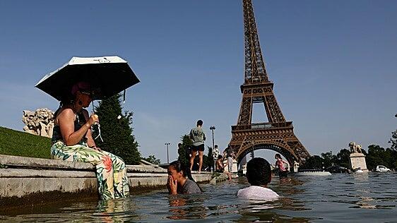 Francia registra al menos 40 ahogados en una ola de calor que lleva al país al límite