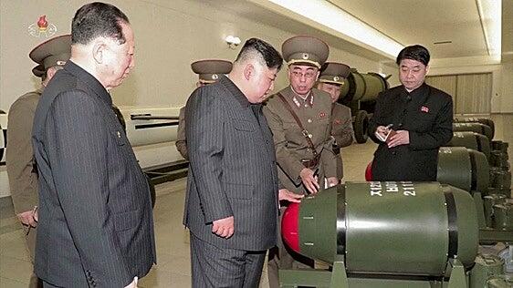 Kim Jong-un ordena «redoblar los esfuerzos» para expandir el arsenal nuclear de Corea del Norte