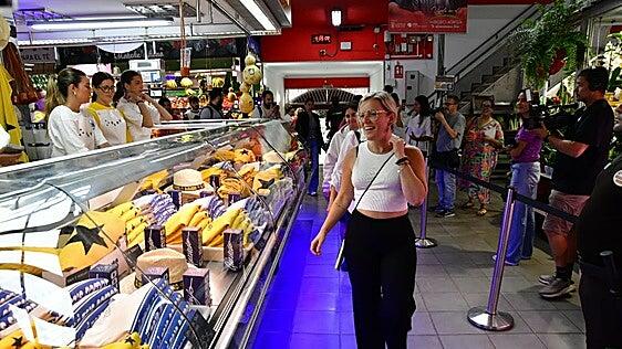 Camisetas a 35 euros o sombreros de paja por 10: todos los precios y productos de la tienda exclusiva de Quevedo en Gran Canaria