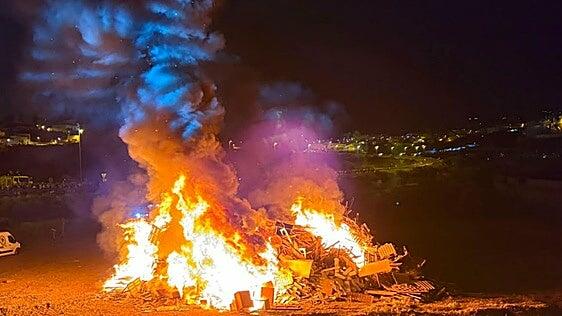 Telde arde tras un original encendido de la hoguera